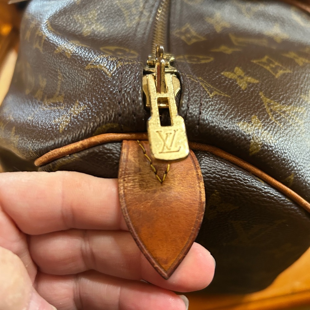 Louis Vuitton Keepall 45 WITH luggage tag. - Picture 5 of 10